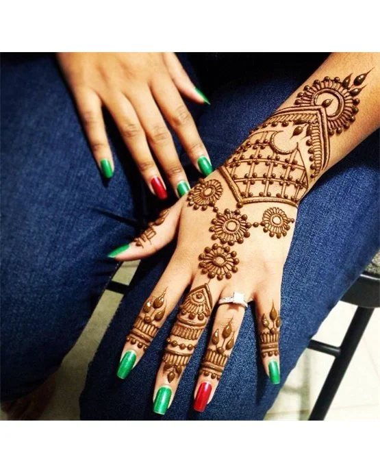 Chevron Lattice Coverage Using Back Hand Mehndi Design Chevron Lattice Coverage Using Back Hand Mehndi Design